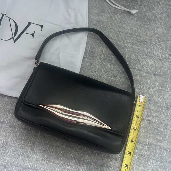 DVF butter soft black leather handbag - Picture 5 of 11